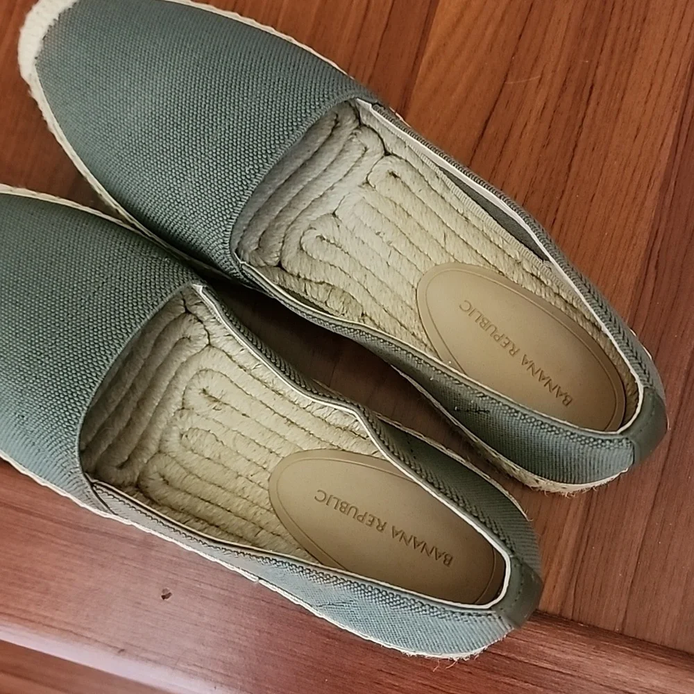 Banana Republic Olive Green Espadrille Flats